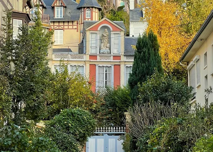 Madeleine Renovee Hyper Centre *