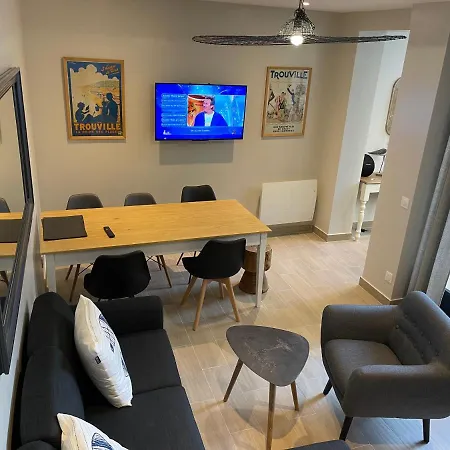 Madeleine Renovee Hyper Centre *